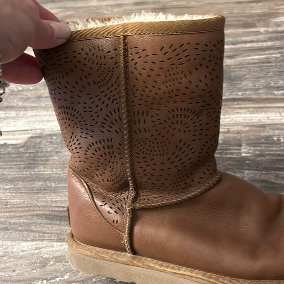 Uggs - Picture 5 of 6